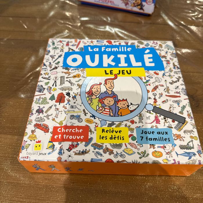 La famille oukilé le jeu cherche et trouve