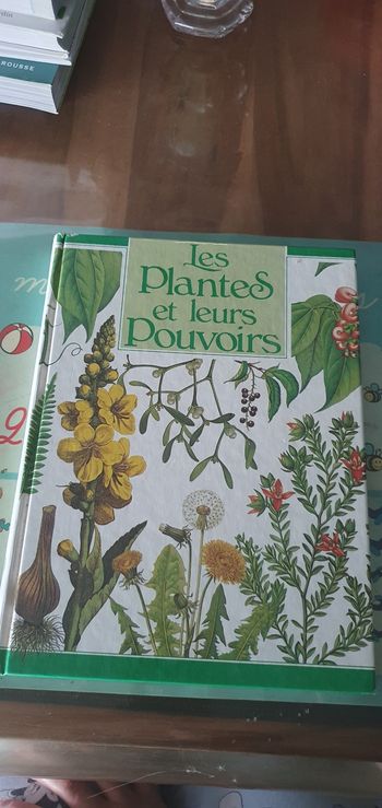 Livre les plantes et leurs pouvoirs 