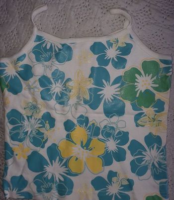 Débardeur fleurs 116 cm 5/6 ans.