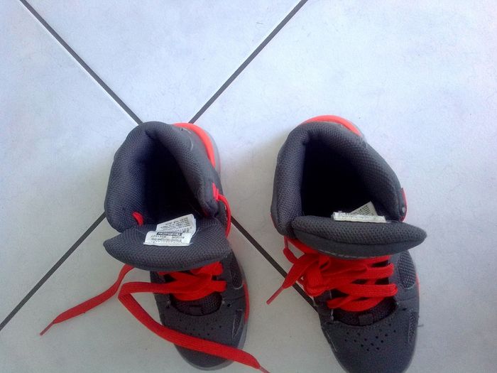 Lot de trois paires de chaussures t33 (chaussures de sport,chaussons de gym et chaussons Bellamy) - photo numéro 6