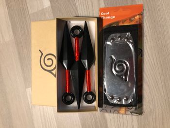 Lot déguisement Naruto bandeau frontal et 3 kunais noirs et rouges en plastique