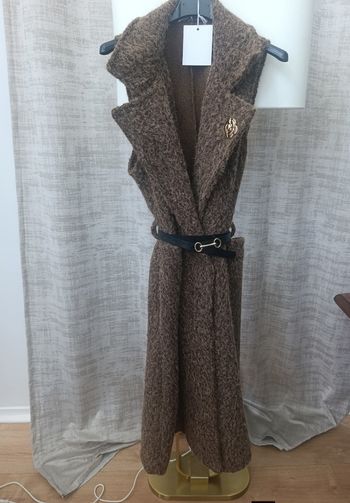 Manteau sans manches TU 36/42 avec broche et ceinture 
