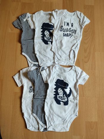 Lot de 6 bodies manches courtes neufs Carrefour en 3M