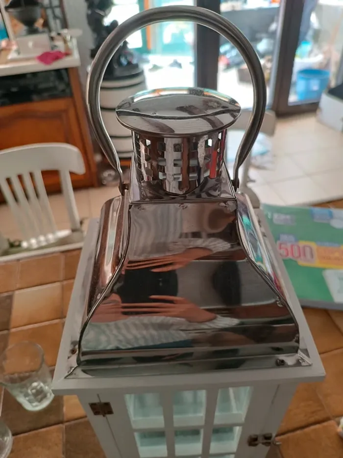 Lanterne en bois avec toit en métal - photo numéro 2