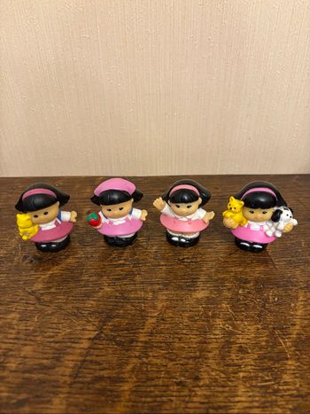 Lot de 4  figurines Fisher Price Little people : Petites filles asiatiques Sonia lee