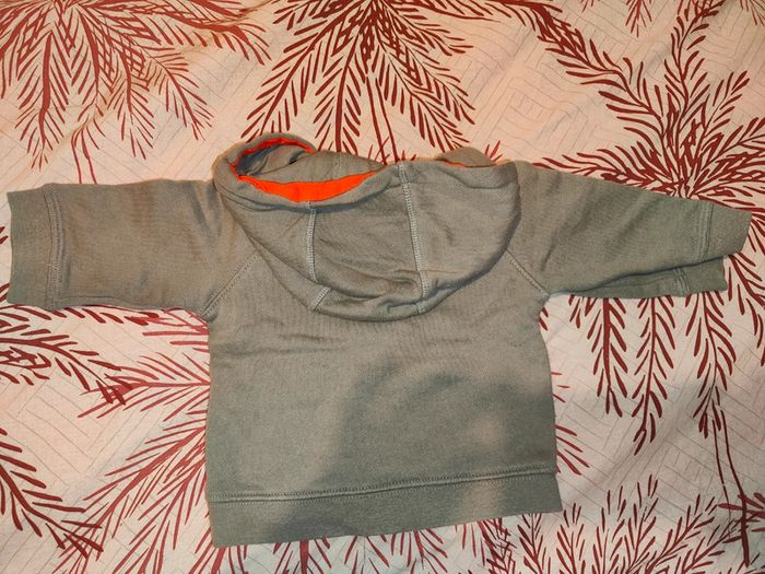 Pull a capuche - photo numéro 3