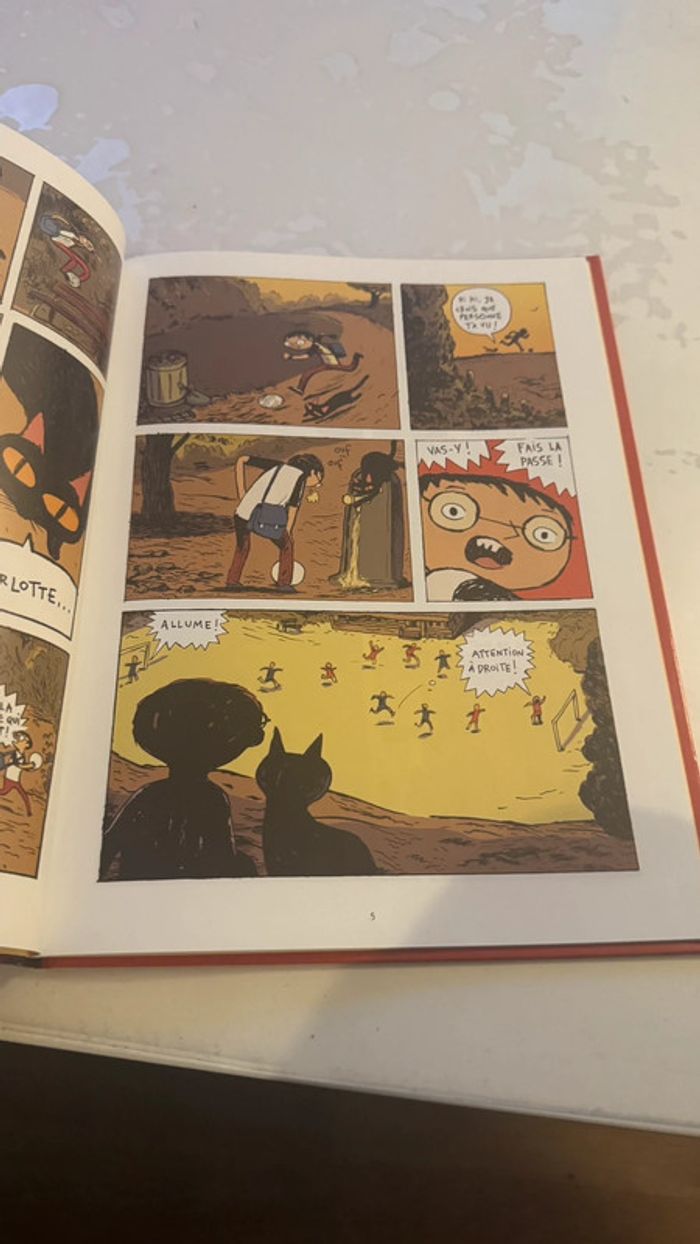 📚 BD “Avril - Tome 1 : Football, sortilèges et puberté” - Abdel Bouzbiba & Adrien Dailly - photo numéro 4
