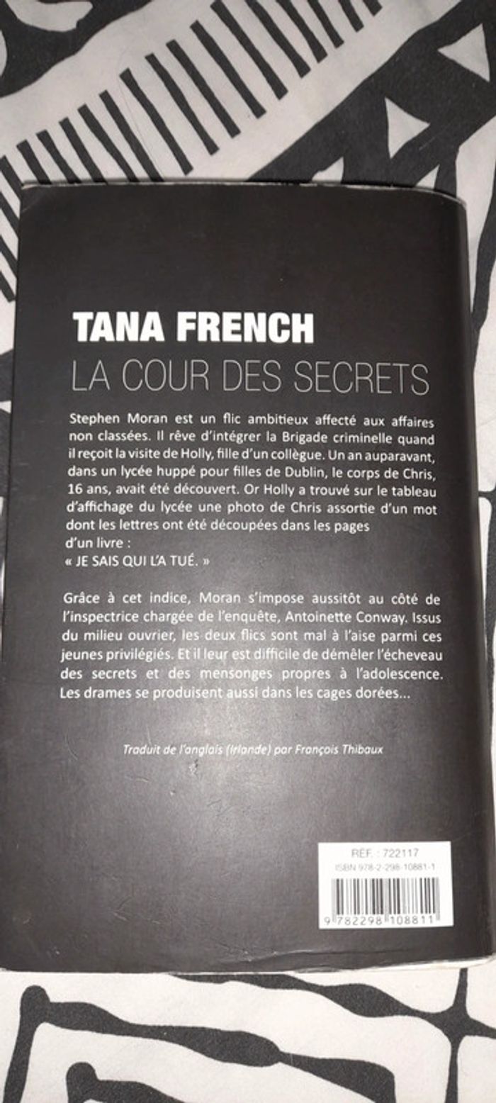 Livre La cour des secrets- Tana French - photo numéro 2