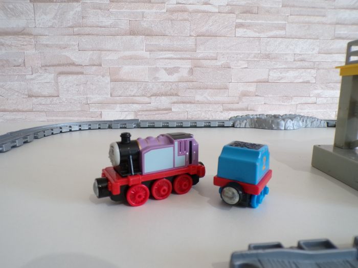 Circuit de train thomas and friends - Thomas et ses amis  (90) - photo numéro 7