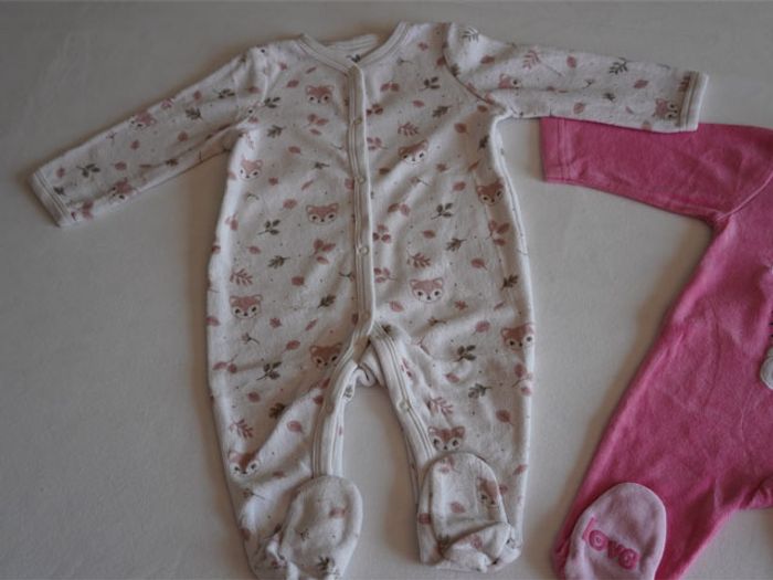 Lot n°1 de 3 Pyjamas velours Orchestra/Hello Kitty/C&A en 3 mois - photo numéro 4