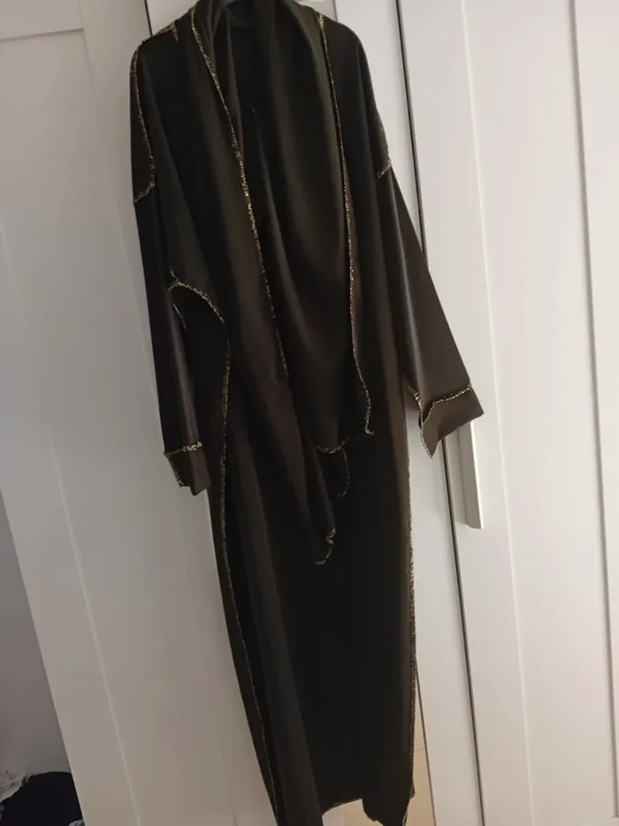 Abaya avec hijab intégré t.Unique 💚🌼