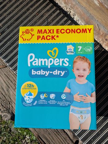 Carton de couches Pampers taille 7 neuf