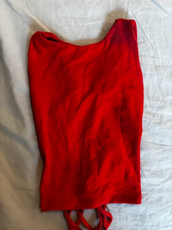 Lot tops courts ( sans le haut rouge) XS - photo numéro 2