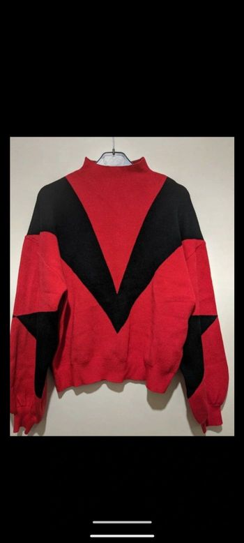 Beau pull hiver Bodyflirt rouge et noir. Taille 38