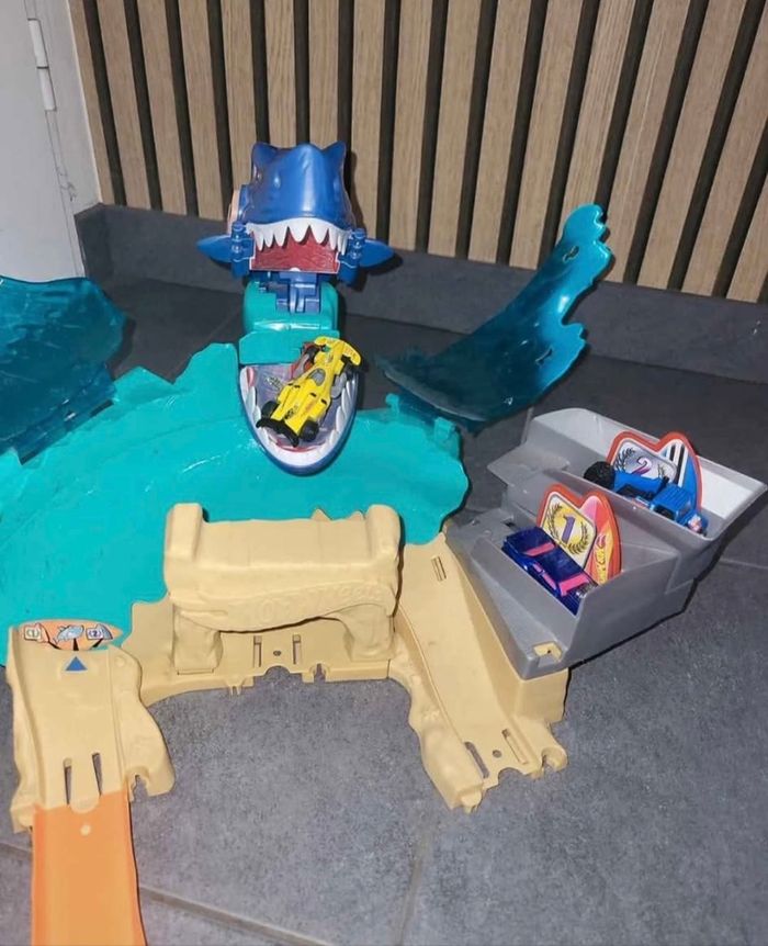 Circuit hotwheels pour petite voiture - photo numéro 4