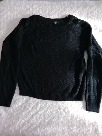 Pull noir avec fil pailleté