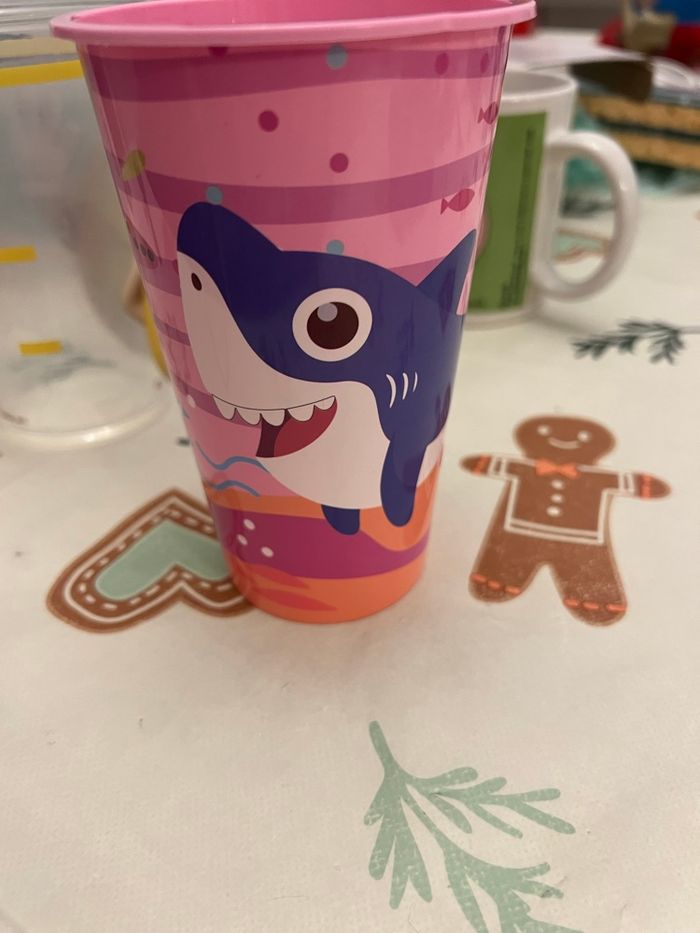 Grand verre Baby Shark - photo numéro 2