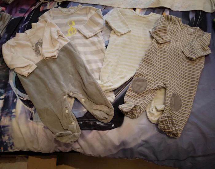 Gros lot de grenouillère du 12 mois - photo numéro 3