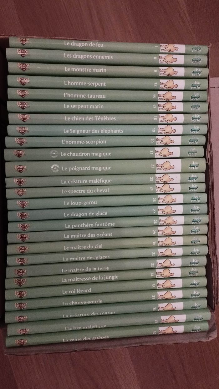Lot de 26 livres Beast Quest