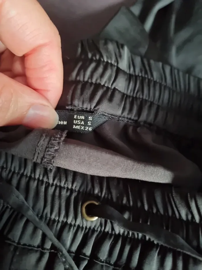 Pantalon  Zara noir élastiqué satin taille S - photo numéro 5