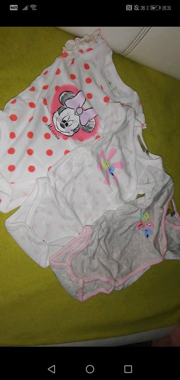 Lot bodies manche courte