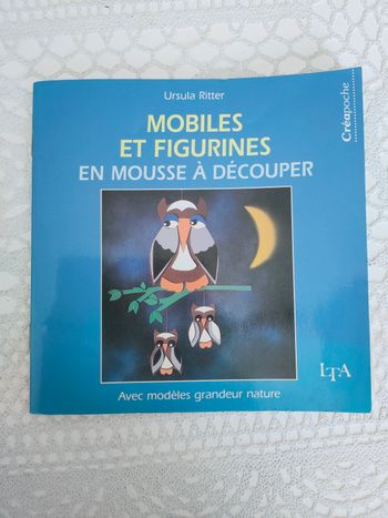 Livre mobiles et figurines en mousse à découper