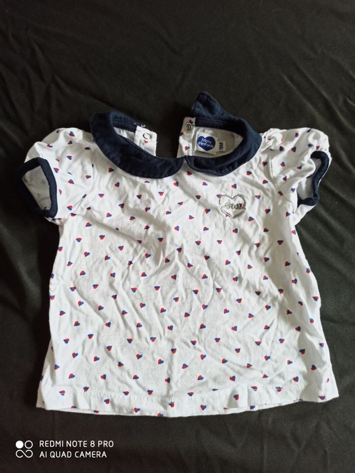 Tee-shirt blanc et petits coeurs