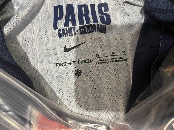Maillot Collector Domicile Stadium PSG Nike 24/25 - Champions of Europe 2025 taille M - photo numéro 7