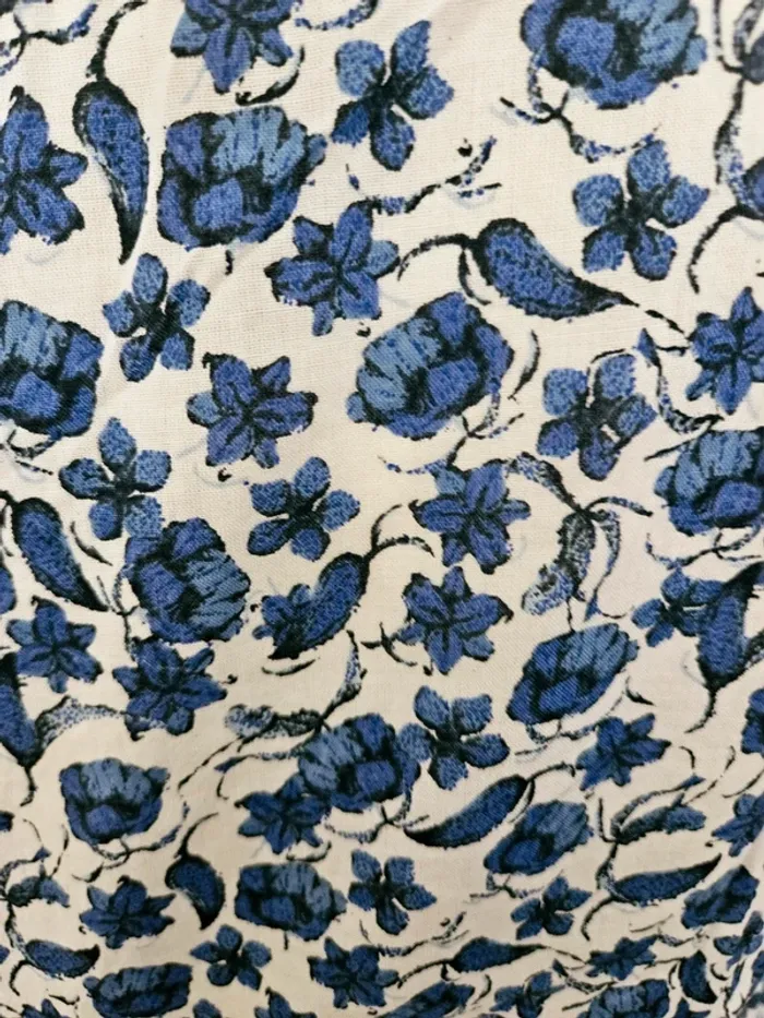 Chemise blanche fleurs bleues H & M Taille 46 (plutôt 42)Neuve - photo numéro 4