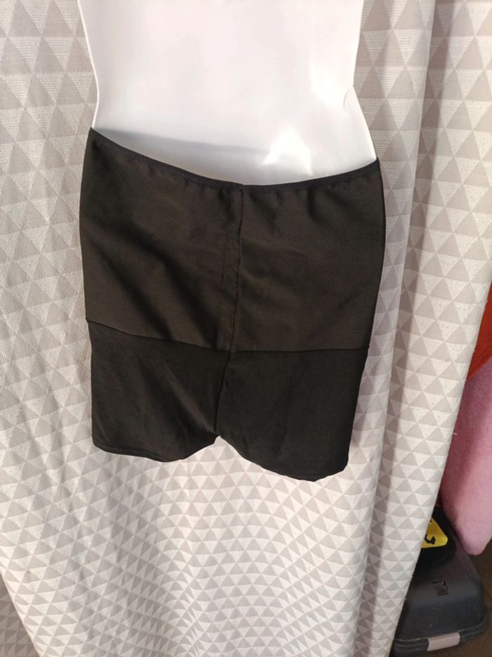 Short de sudation neuf taille M - photo numéro 2