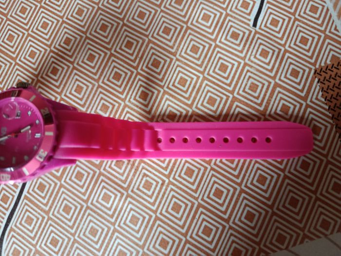 Montre femme rose - photo numéro 2