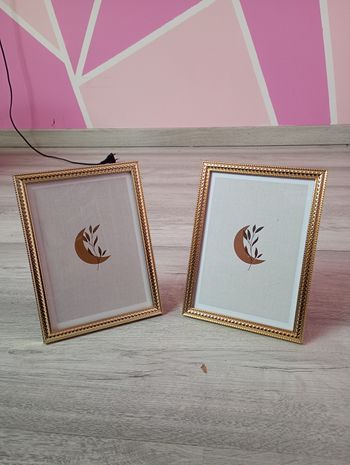 Lot de 2 cadres décoratifs couleur or 