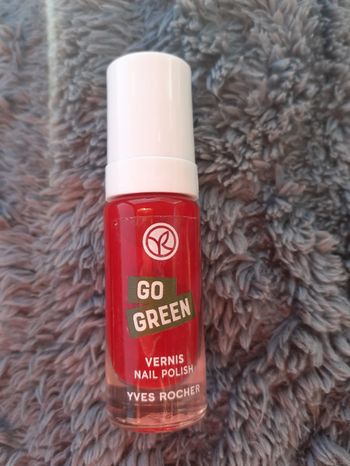 Vernis à ongles rouge Yves Rocher GO Green 