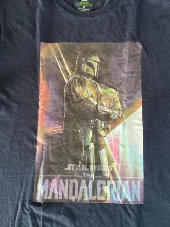 T-shirt noir avec impression