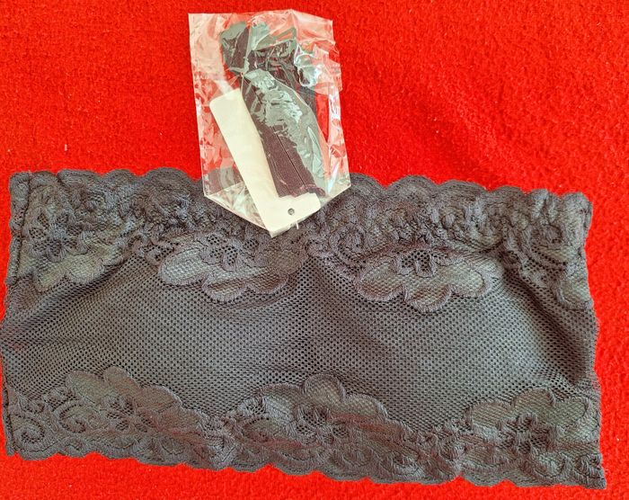 NEUF ! TOP BANDEAU EN DENTELLES NOIRES- TAILLE S