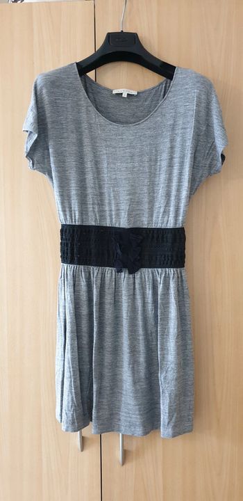 Tres jolie robe Sandro taille 1