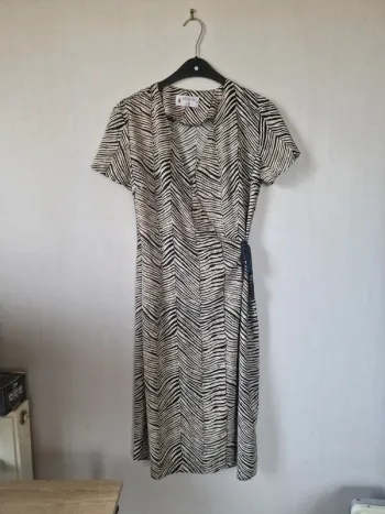 Très belle robe zèbre Armand thierry taille 38