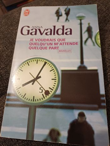 Livre Je voudrais que quelqu'un m attende quelque part