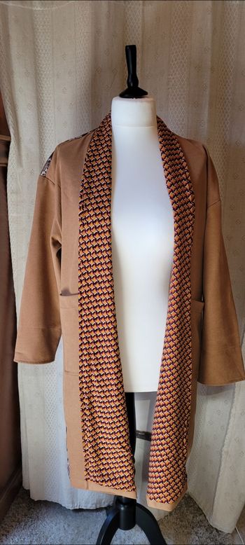 Veste longue fantaisie  taille unique. 
