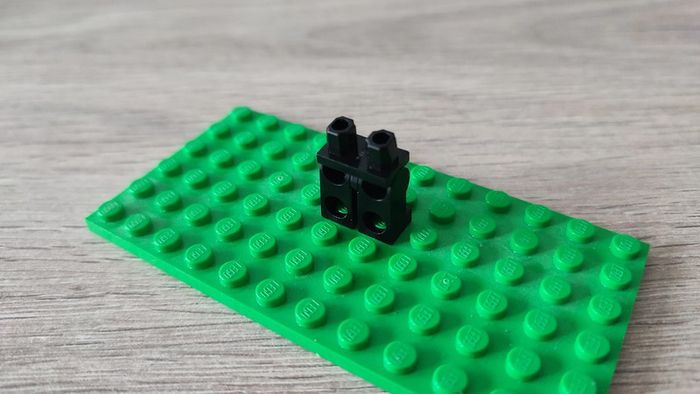 Hanches et jambes avec motif azur foncé et éclats d'argent 6115709 pièce détachée Lego #C06 - photo numéro 2