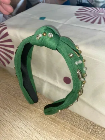 Serre-tête vert orné perles et strass rugby chic