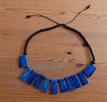 Collier bleu