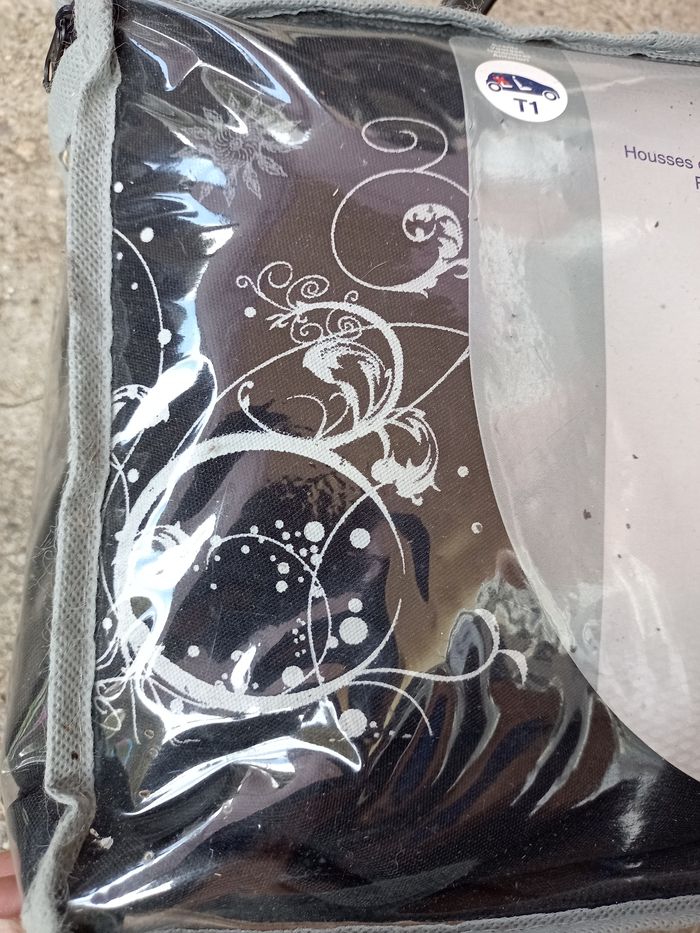 Housse auto neuve - photo numéro 3