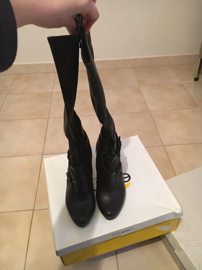 Très jolie botte noire - photo numéro 4
