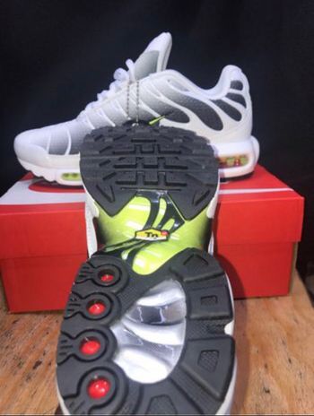 Tn grise et vert taille 39