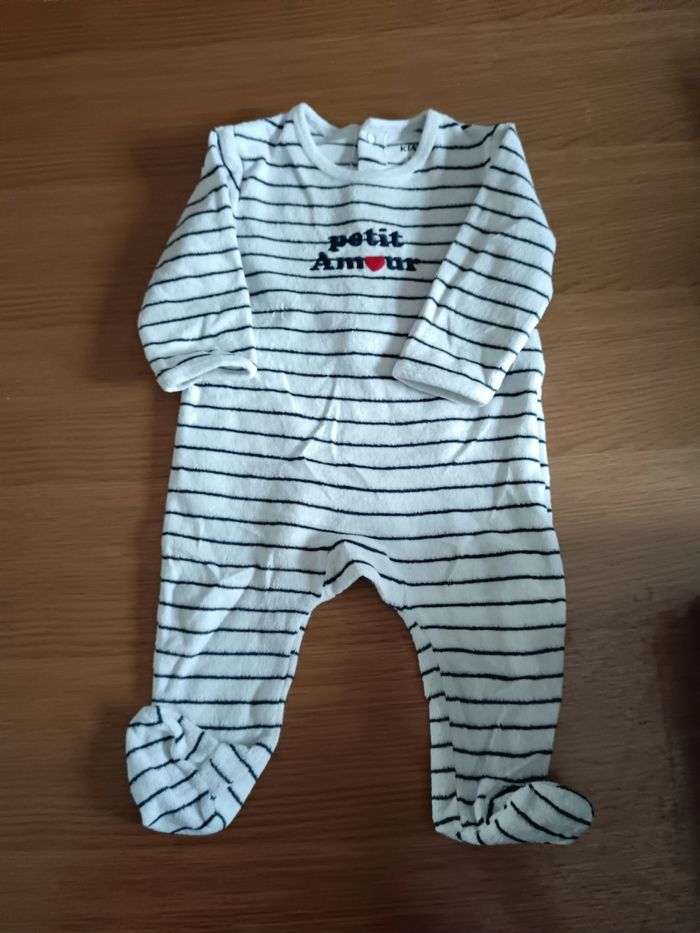 6 pyjamas - photo numéro 4