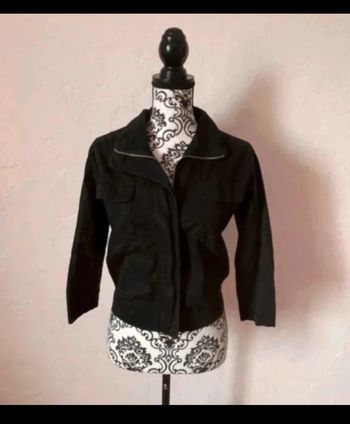 Très belle veste courte noire 🥰 taille 36 bershka