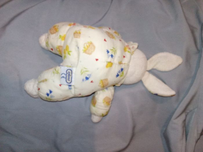 doudou lapin blanc tissu chiffon peluche Ajena blanc crème vintage ancien posture debout marque Ajena nez brodé fil roses yeux noirs durs plastique tissu chiffon fleuri floral fleurs - photo numéro 9