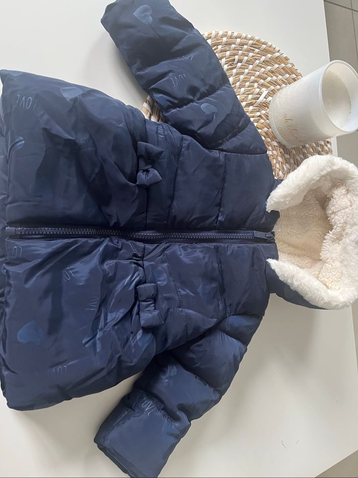 Manteau/Doudoune bleue Marine - motif cœur - 12 mois