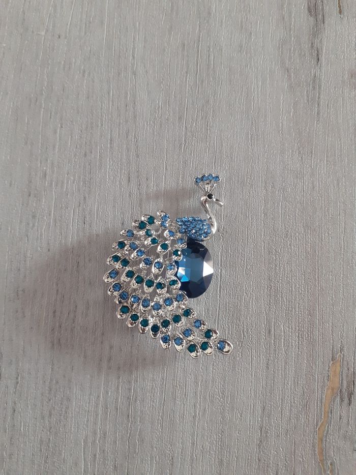 Broche neuve